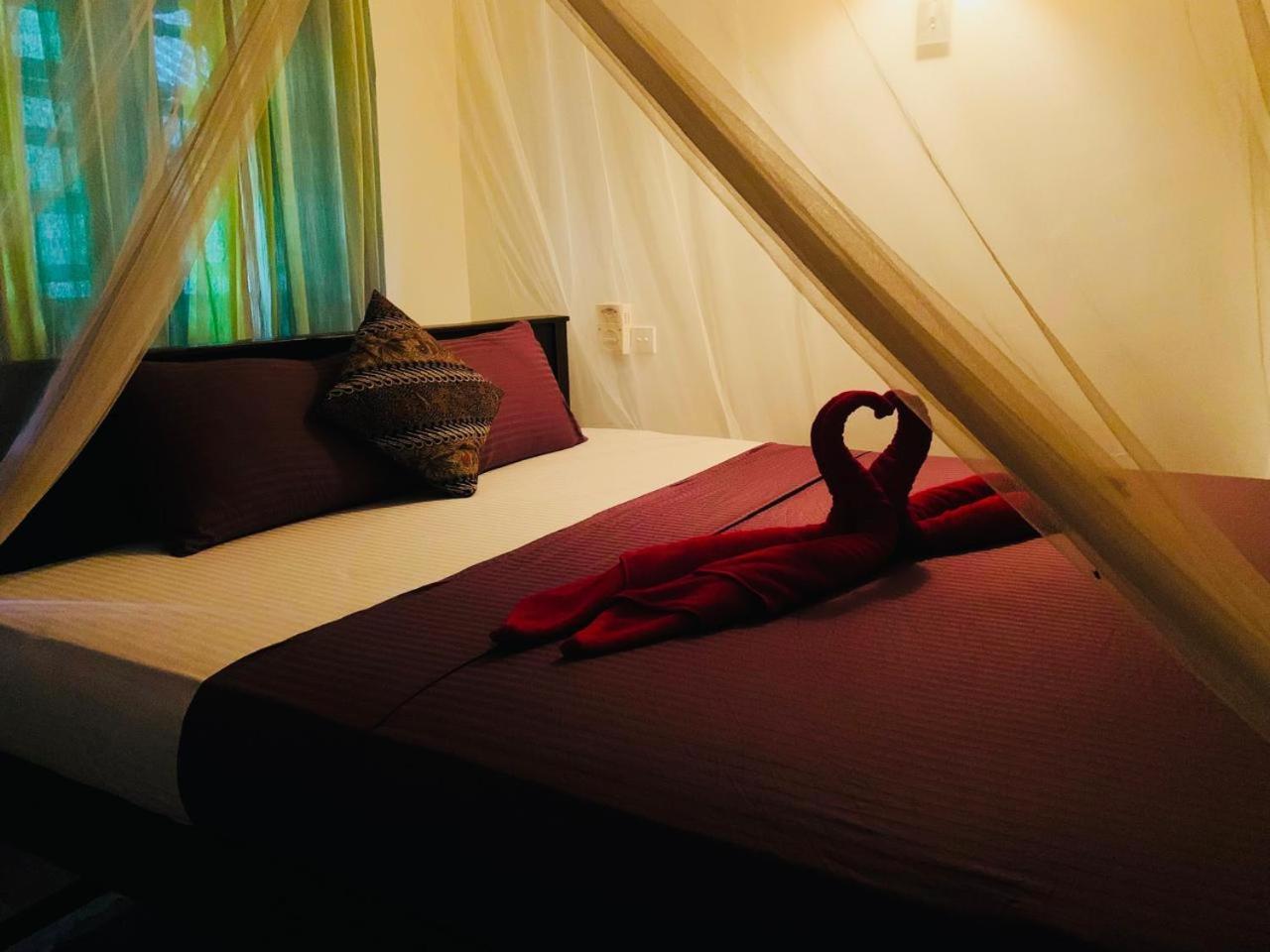 Poppies Mirissa Hotell Eksteriør bilde